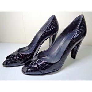 Stuart Weitzman Black Patent Reptile-Embossed Leather Peeptoe 4” Heels Sz 8 N